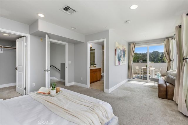 11851 Laurelwood Drive 102, Studio City, CA 91604