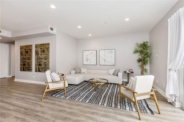 11851 Laurelwood Drive 102, Studio City, CA 91604