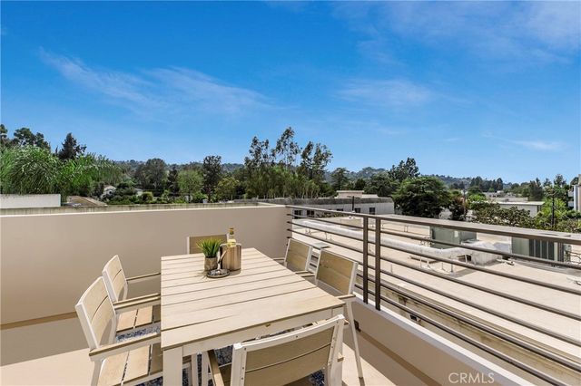 11851 Laurelwood Drive 102, Studio City, CA 91604