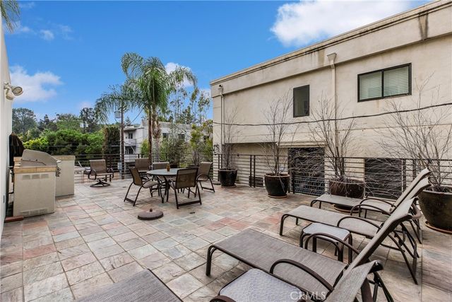 11851 Laurelwood Drive 102, Studio City, CA 91604