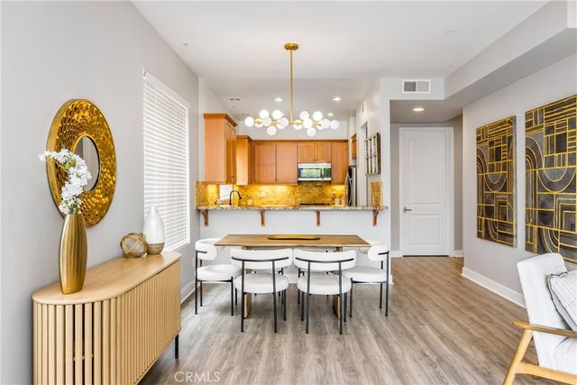 11851 Laurelwood Drive 102, Studio City, CA 91604