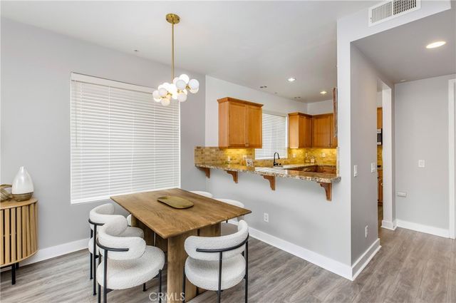 11851 Laurelwood Drive 102, Studio City, CA 91604