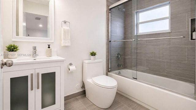 526 NW 6th Street AB, Hallandale Beach, FL 33009