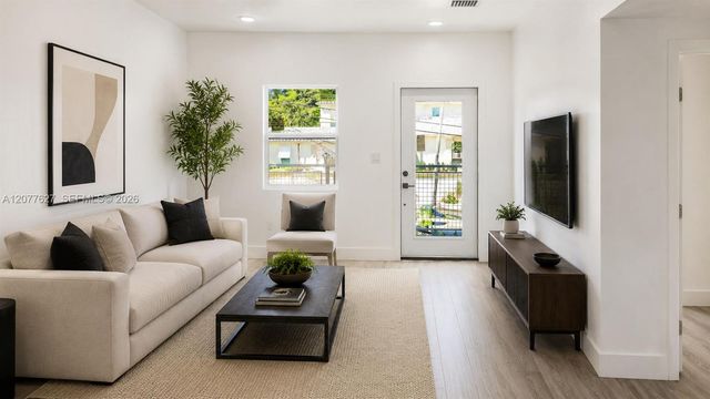 526 NW 6th Street AB, Hallandale Beach, FL 33009