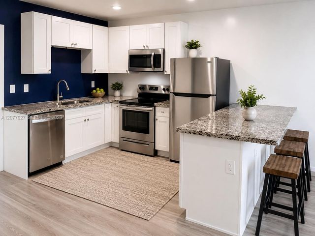 526 NW 6th Street AB, Hallandale Beach, FL 33009