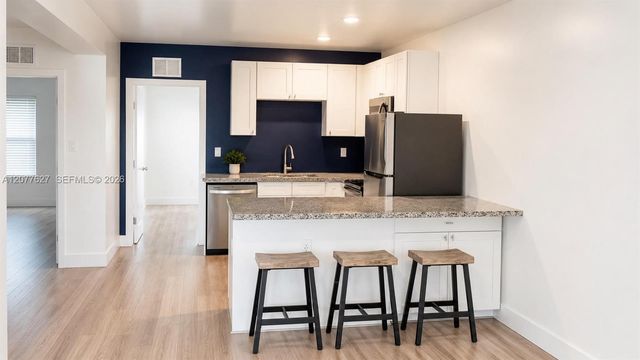 526 NW 6th Street AB, Hallandale Beach, FL 33009