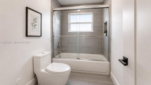 526 NW 6th Street AB, Hallandale Beach, FL 33009