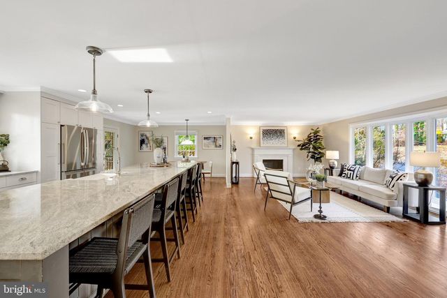 9119 HAMILTON DR, Fairfax, VA 22031