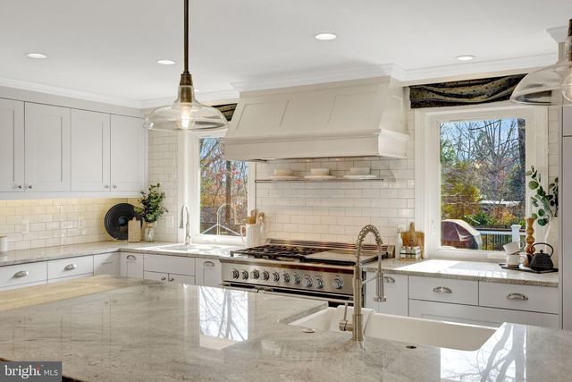 9119 HAMILTON DR, Fairfax, VA 22031