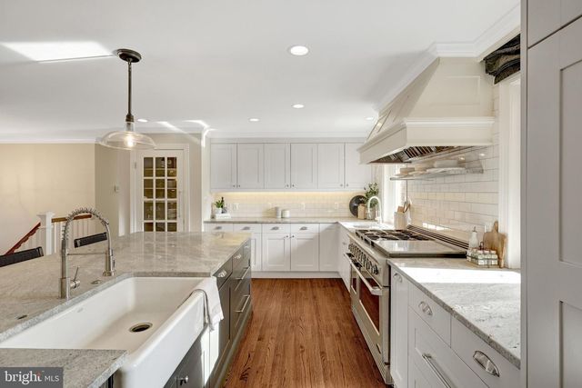 9119 HAMILTON DR, Fairfax, VA 22031