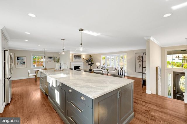 9119 HAMILTON DR, Fairfax, VA 22031