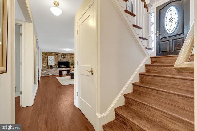 9119 HAMILTON DR, Fairfax, VA 22031