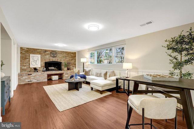 9119 HAMILTON DR, Fairfax, VA 22031