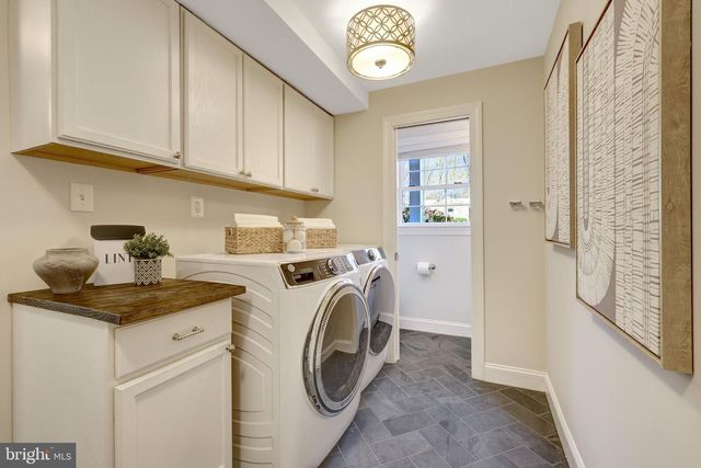 9119 HAMILTON DR, Fairfax, VA 22031