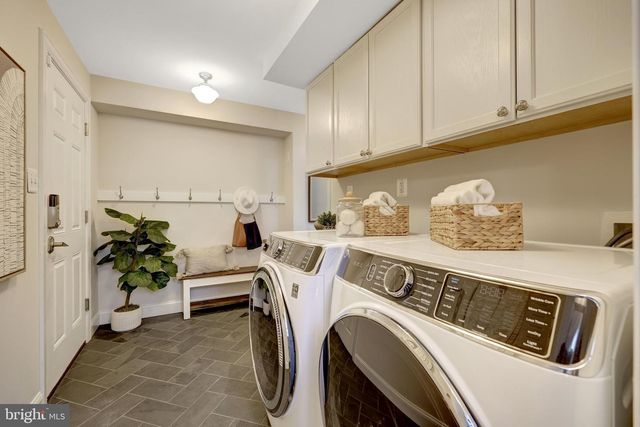 9119 HAMILTON DR, Fairfax, VA 22031