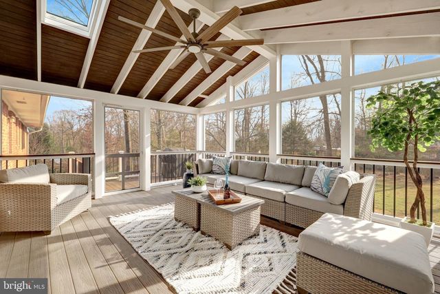 9119 HAMILTON DR, Fairfax, VA 22031