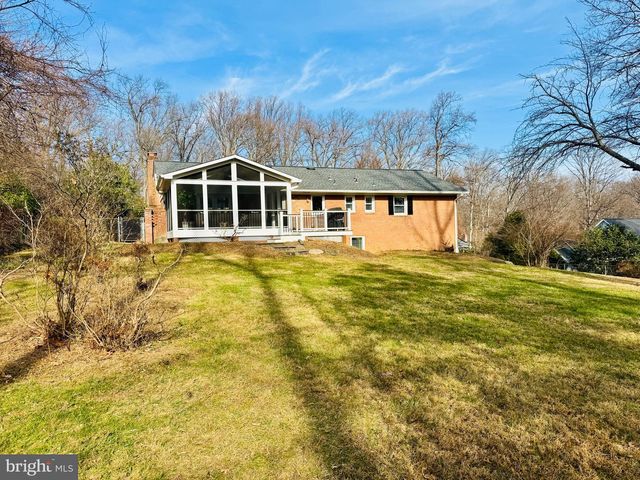 9119 HAMILTON DR, Fairfax, VA 22031