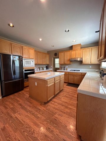 3308 Yerington Ct, Modesto, CA 95355