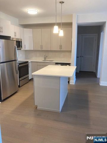 461 Palisades 306, Fort Lee, NJ 07024