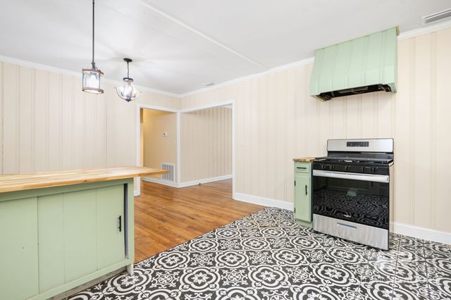 2566 Riverside Drive, Mobile, AL 36605