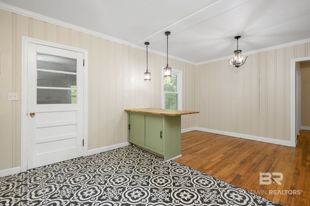 2566 Riverside Drive, Mobile, AL 36605