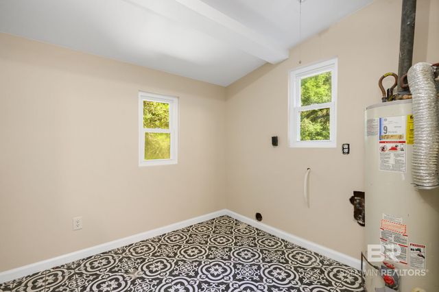 2566 Riverside Drive, Mobile, AL 36605