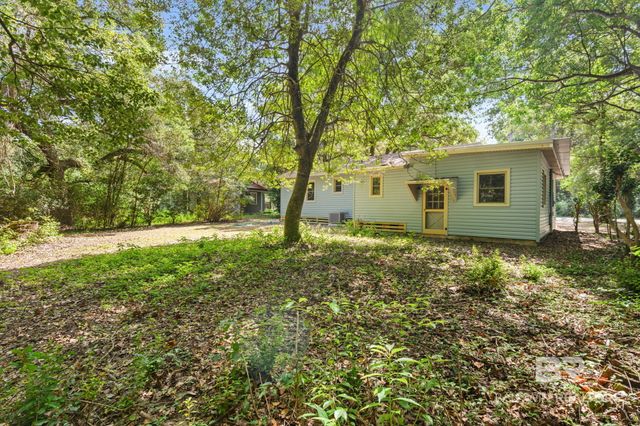 2566 Riverside Drive, Mobile, AL 36605