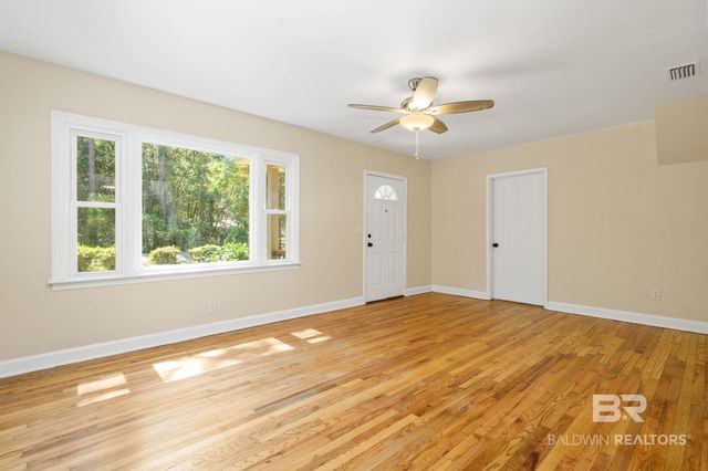 2566 Riverside Drive, Mobile, AL 36605