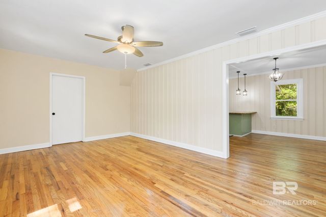 2566 Riverside Drive, Mobile, AL 36605
