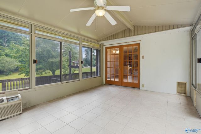 369 Elkwood Section Road, Hazel Green, AL 35750