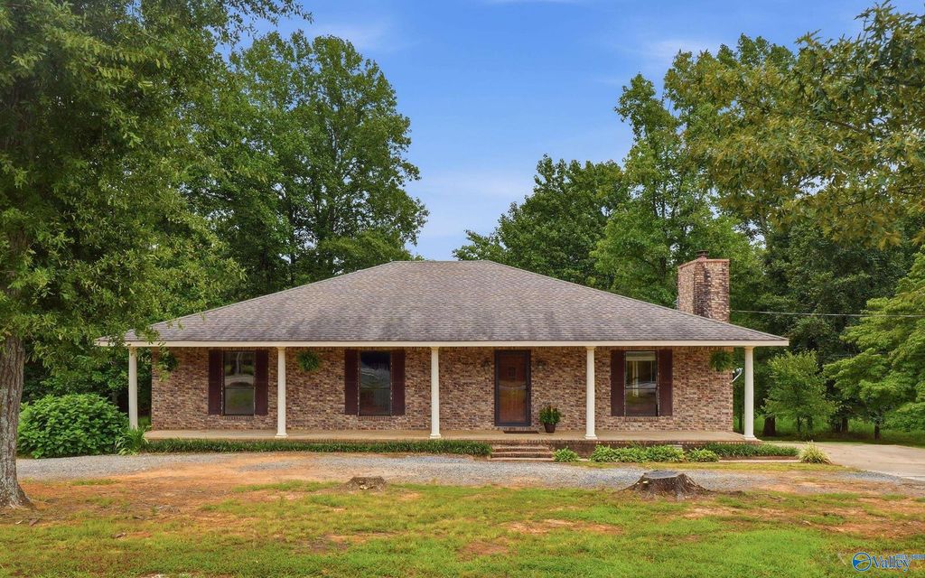369 Elkwood Section Road, Hazel Green, AL 35750