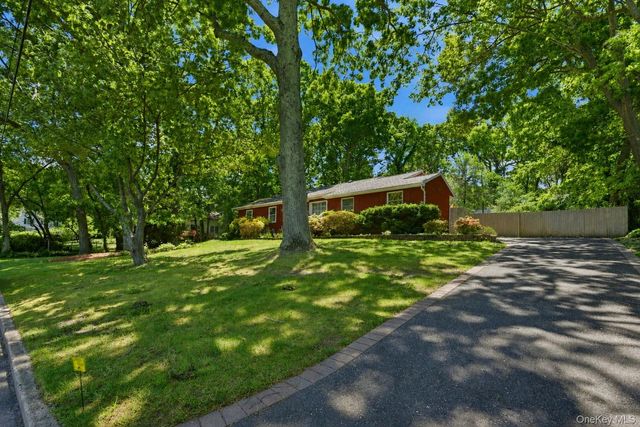 26 Valley Street, Ronkonkoma, NY 11779