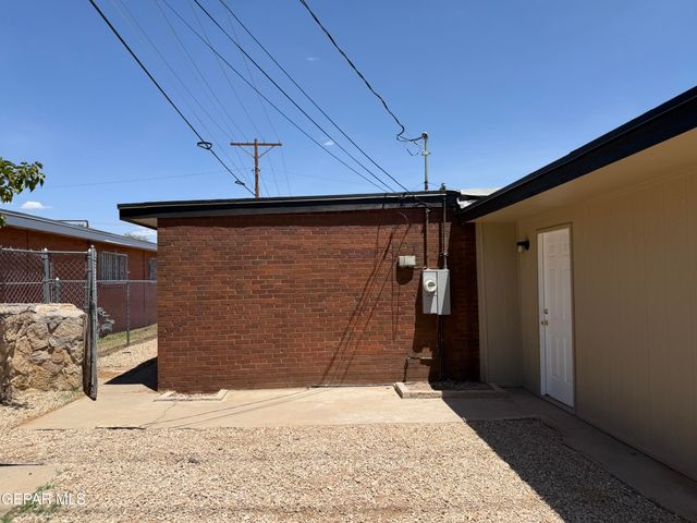 9425 GSCHWIND Street, El Paso, TX 79924