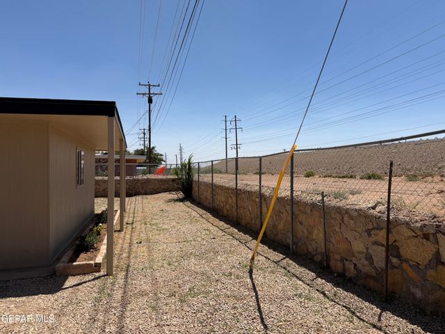 9425 GSCHWIND Street, El Paso, TX 79924