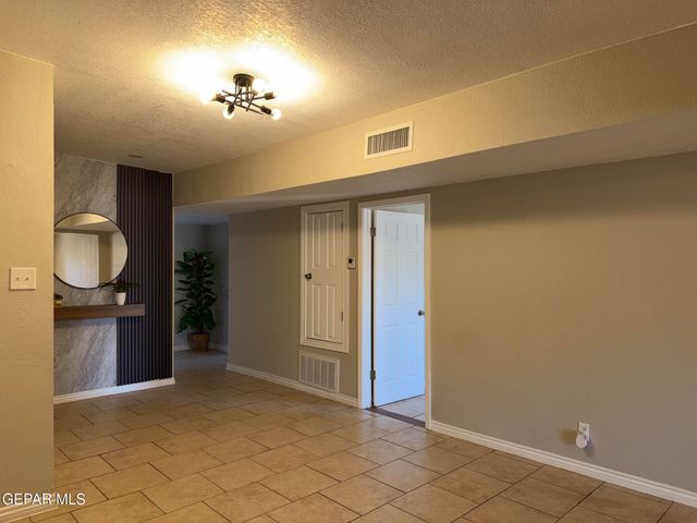 9425 GSCHWIND Street, El Paso, TX 79924