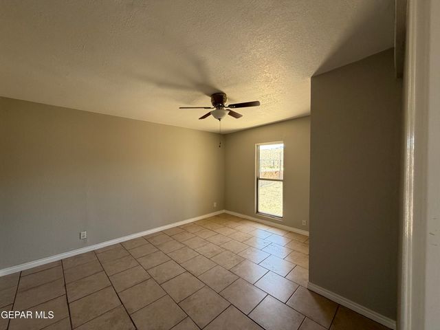 9425 GSCHWIND Street, El Paso, TX 79924