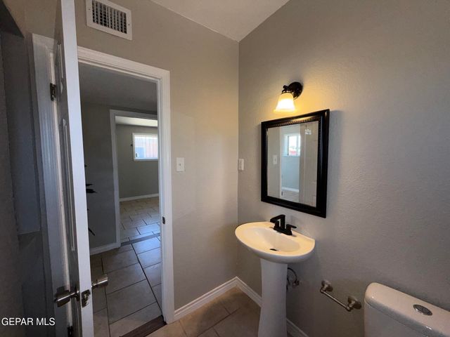 9425 GSCHWIND Street, El Paso, TX 79924