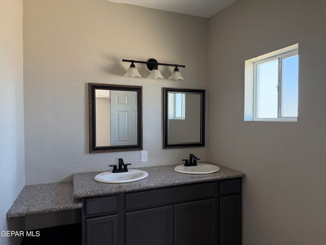 9425 GSCHWIND Street, El Paso, TX 79924