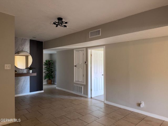 9425 GSCHWIND Street, El Paso, TX 79924