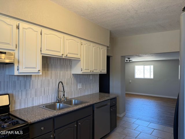 9425 GSCHWIND Street, El Paso, TX 79924