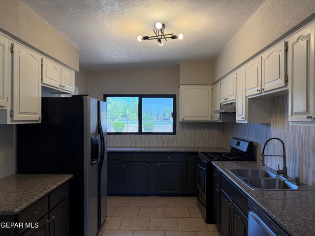 9425 GSCHWIND Street, El Paso, TX 79924