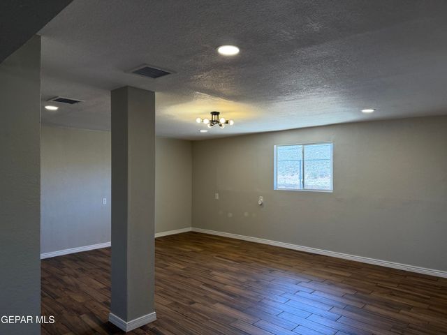 9425 GSCHWIND Street, El Paso, TX 79924
