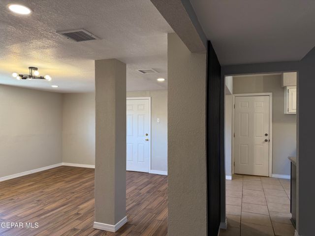 9425 GSCHWIND Street, El Paso, TX 79924