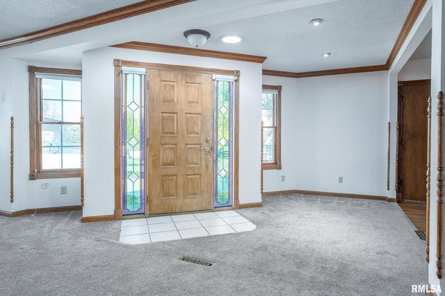 3812 N Thornwood Avenue, Davenport, IA 52806