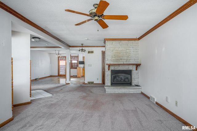 3812 N Thornwood Avenue, Davenport, IA 52806