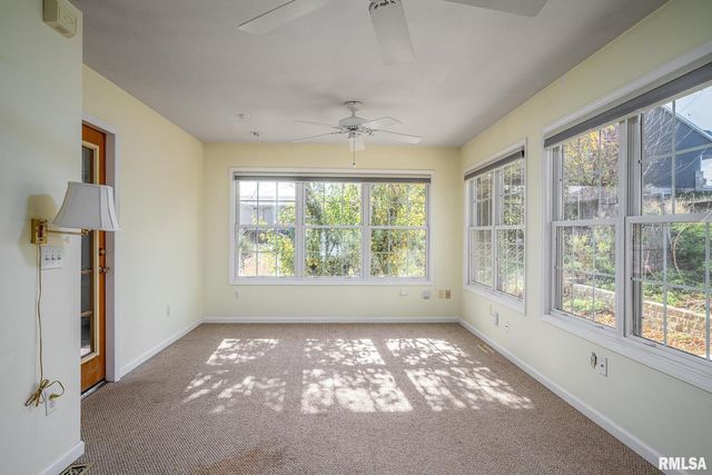 3812 N Thornwood Avenue, Davenport, IA 52806