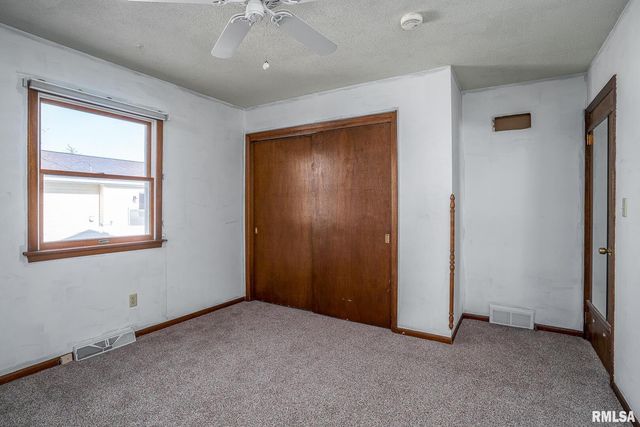 3812 N Thornwood Avenue, Davenport, IA 52806