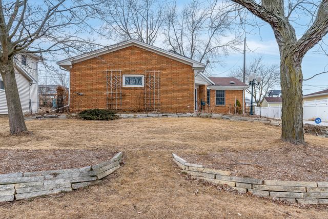 3812 N Thornwood Avenue, Davenport, IA 52806