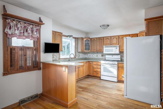 3812 N Thornwood Avenue, Davenport, IA 52806