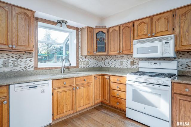 3812 N Thornwood Avenue, Davenport, IA 52806